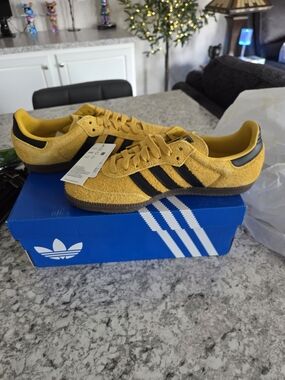New In Box adidas  Samba OG Yellow Suede Sneakers with Black Stripes 8.5 W 7.5 M
